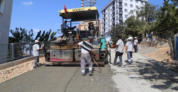 Adem Yavuz'da sokaklar asfaltlanıyor