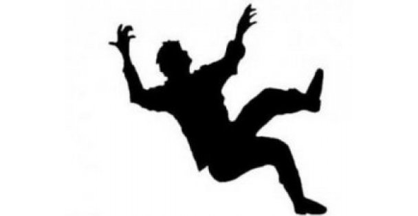 Ağaçtan düşen yaşlı adam hayatını kaybetti