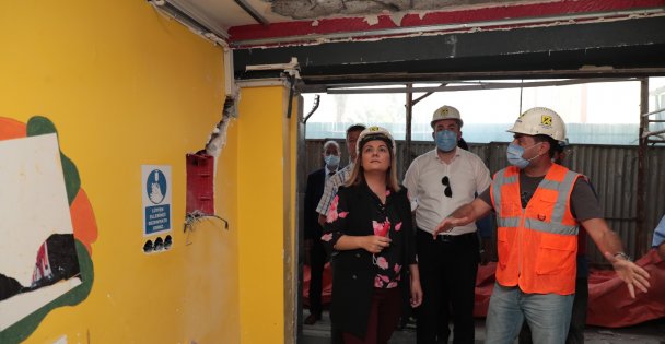 Ağır Hasar Gören Binaların Yıkımı Devam Ediyor