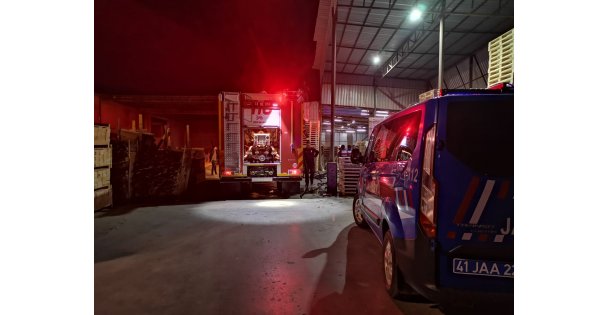 Ahşap Palet Fabrikasında Çıkan Yangın Söndürüldü