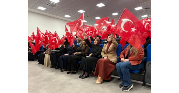 AK Kadınlar şehitlerimizi dualarla andı