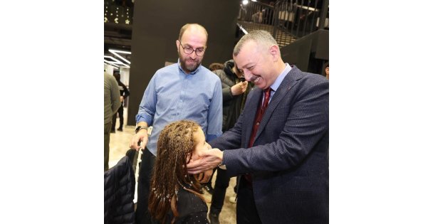 AK Parti iftarında 3 bin kişi aynı sofrada oruçlarını açtı