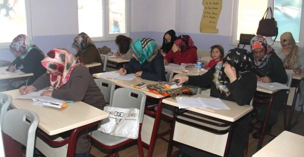 Akademili anneler geliyor