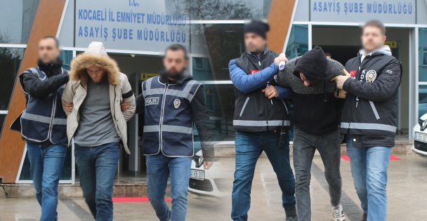 Akaryakıt istasyonlarında hırsızlık iddiası