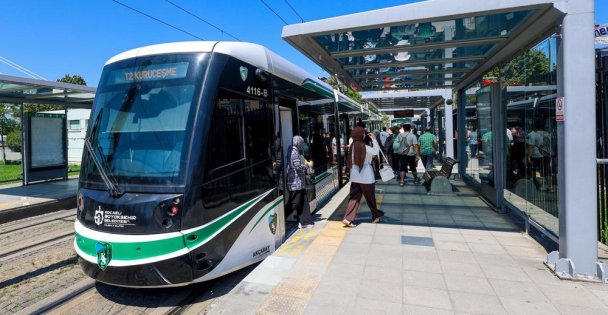 Akçaraydan yeni rekor: Bir günde 85 bin 546 yolcu