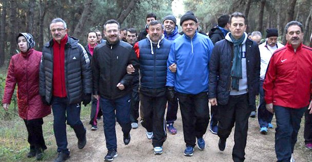 Vali Aksoy yürüyüşe katıldı