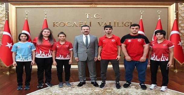 Aksoy, Dereceye Giren Sporcuları Ödüllendirdi