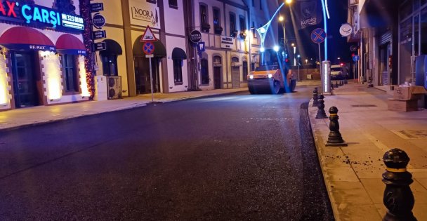 Alemdar Caddesinde gece yarısı asfaltlama