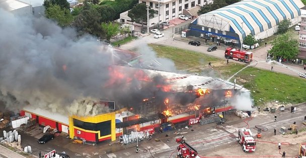 Alev Alev Yanan Market Havadan Görüntülendi