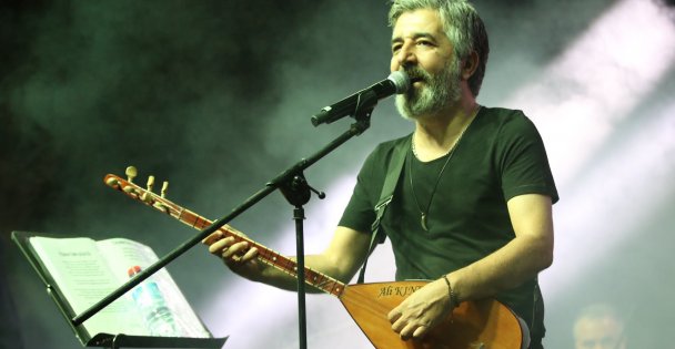 Ali Kınık tarihi kalede verdiği konserle izleyenleri mest etti