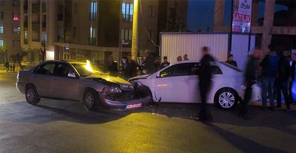 Alkollü sürücü kaza yaptı