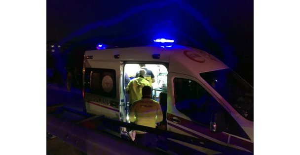 Alkollü sürücünün kullandığı otomobil bariyere çarpıp devrildi