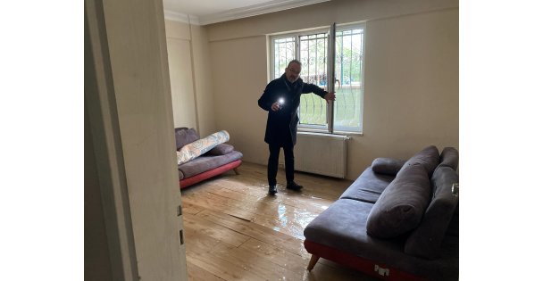 Altyapı çalışması sonrası apartmanı su bastı