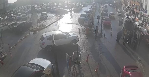 Ambulansın Çarptığı Yaşlı Kadın Hayatını Kaybetti: O Anlar Kamerada