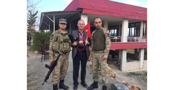 Anadolu Basını Suri̇ye Sınırında  Mehmetçi̇k Ve Meslektaşlarıyla Kucaklaştı