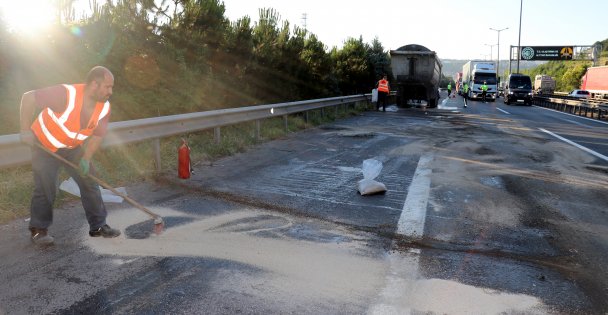 Anadolu Otoyolu'nda Yanan Tır Ulaşımı Aksattı