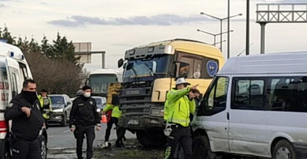 Anadolu Otoyolu'nda zincirleme trafik kazası ulaşımı aksattı
