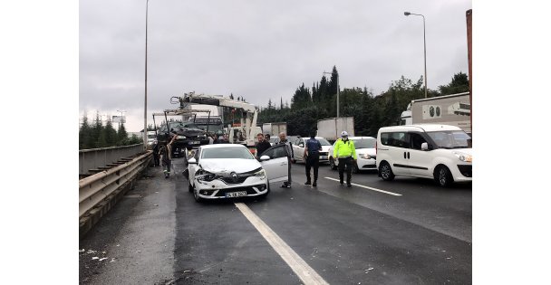 Anadolu Otoyolu'nun  Kocaeli Kesimindeki Zincirleme Kaza Nedeniyle Ulaşıma Kapandı