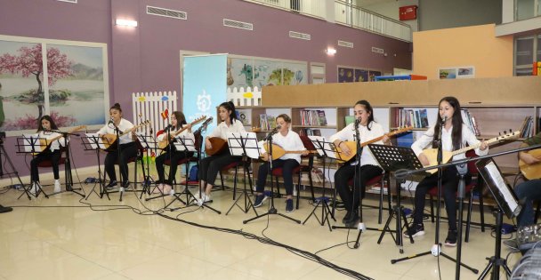 Anne Şehir Bağlama Kursu Öğrencilerinden Müzik Şöleni