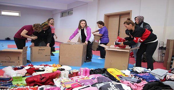 Anneler uzaktaki öğrencileri unutmadı