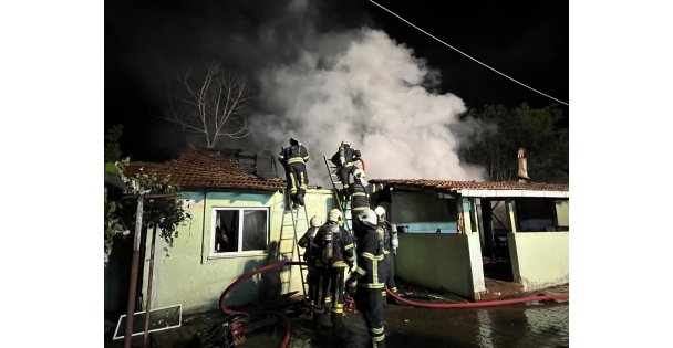 Annesi İçerideyken Evi Ateş Vermişti, Tutuklandı