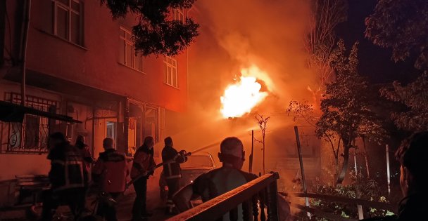 Annesini Hastaneye Götürmek İçin Emanet Aldığı Araç Alev Topuna Döndü