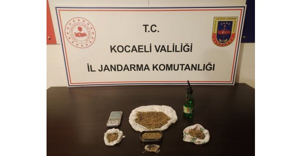 Araçlarında Uyuşturucu Bulunan 3 Şüpheliye Gözaltı