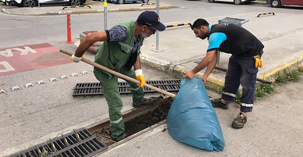 Aşırı yağışlara karşı mazgallar temizleniyor