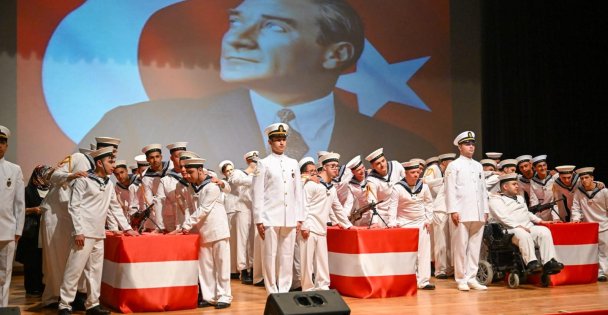 Askerlik Yemini Eden Özel Bireyler, Terhis Belgelerini Vali Aktaş'tan Aldılar