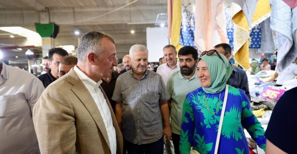 Aşure kazanı kardeşlik için kaynadı