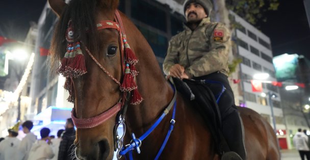 ‘At Türkün Kanadıdır' Diyerek Yeni Yıla At Üstünde Girdi