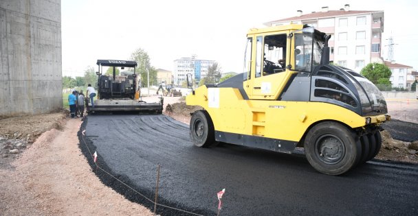 ATAEVLER KÖPRÜ KAVŞAĞI'NA 750 TON SICAK ASFALT