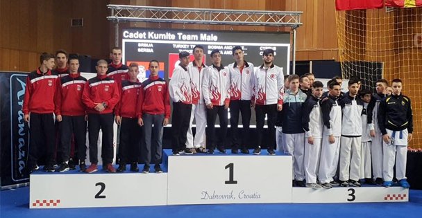 Avrupa'da karatecilerden  büyük başarı