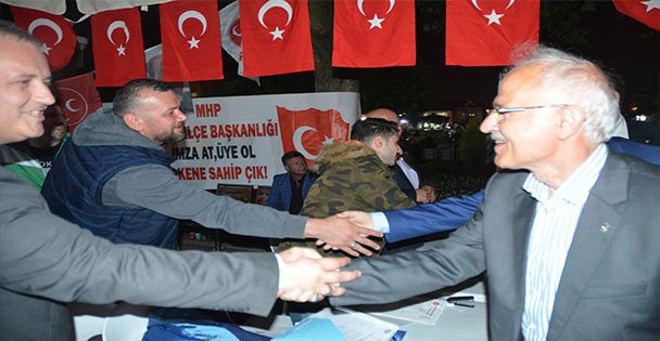 Ayar MHP standını ziyaret etti