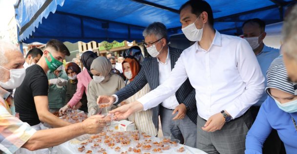 Ayasofya'nın ibadete açılması nedeniyle lokma dağıtıldı