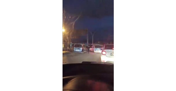 Babası kızmasın diye uygulamadan kaçtı, polisin üzerine araç süren genç kovalamacayla yakalandı