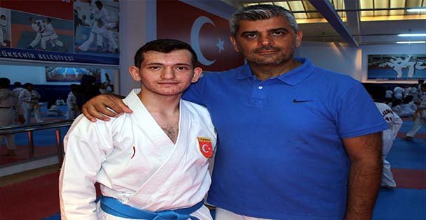 Babasına Özendi, Madalyaları Sıraladı