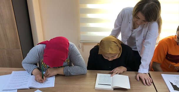 Bağımsız bir yaşam için okuma yazma öğreniyorlar