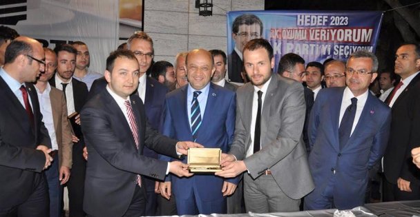 Bakan gençlerle buluştu!