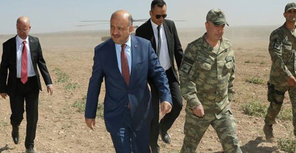 Bakan Işık sınır hattında!