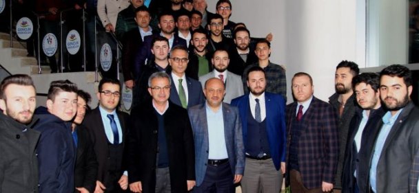 Bakan Işık STK'lar ve gençlerle buluştu