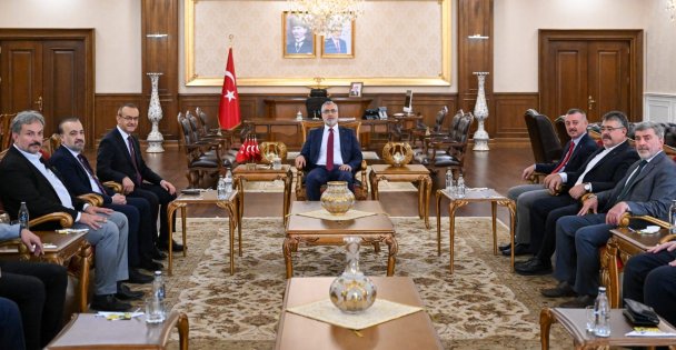 Bakan Işıkhan: 'Dünyanın en iyi 100 limanın bir tanesi Kocaeli'nin”