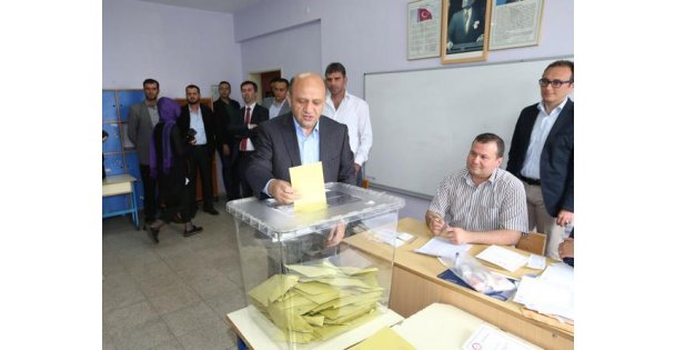 Bakan Işık'ta oyunu kullandı