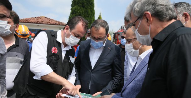 Bakan Kasapoğlu Sakarya'daki patlama alanını inceledi