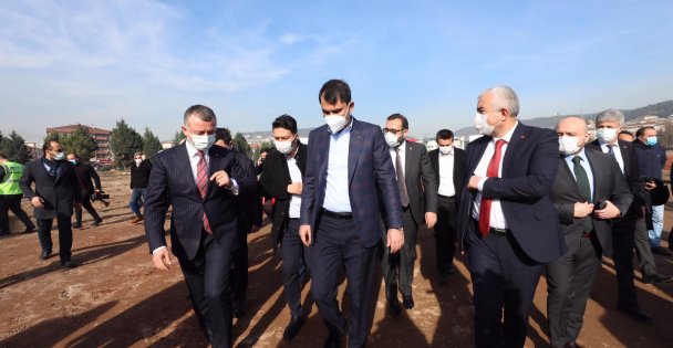 Bakan Kurum Gebze Millet Bahçesi'nde incelemelerde bulundu