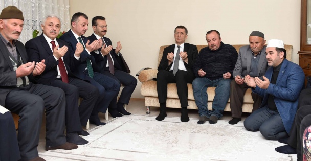 Bakan Selçuk'tan taziye ziyareti