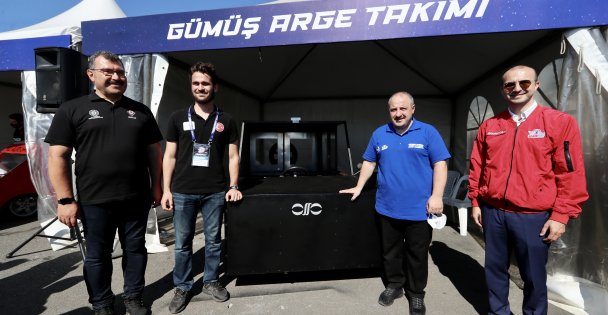 Bakan Varank, TEKNOFEST Robotaksi Binek Otonom Araç Yarışması'na katılan araçları inceledi: