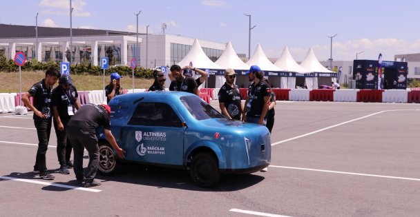 Bakan Varank, TEKNOFEST Robotaksi Binek Otonom Araç Yarışması'na katılan araçları inceledi:
