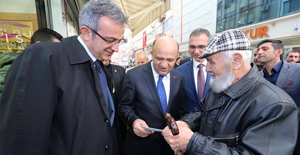 Bakan'dan çarşı turu!