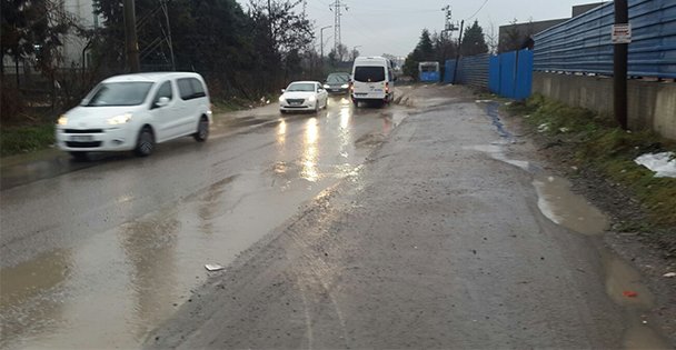Balçık yolları perişan!